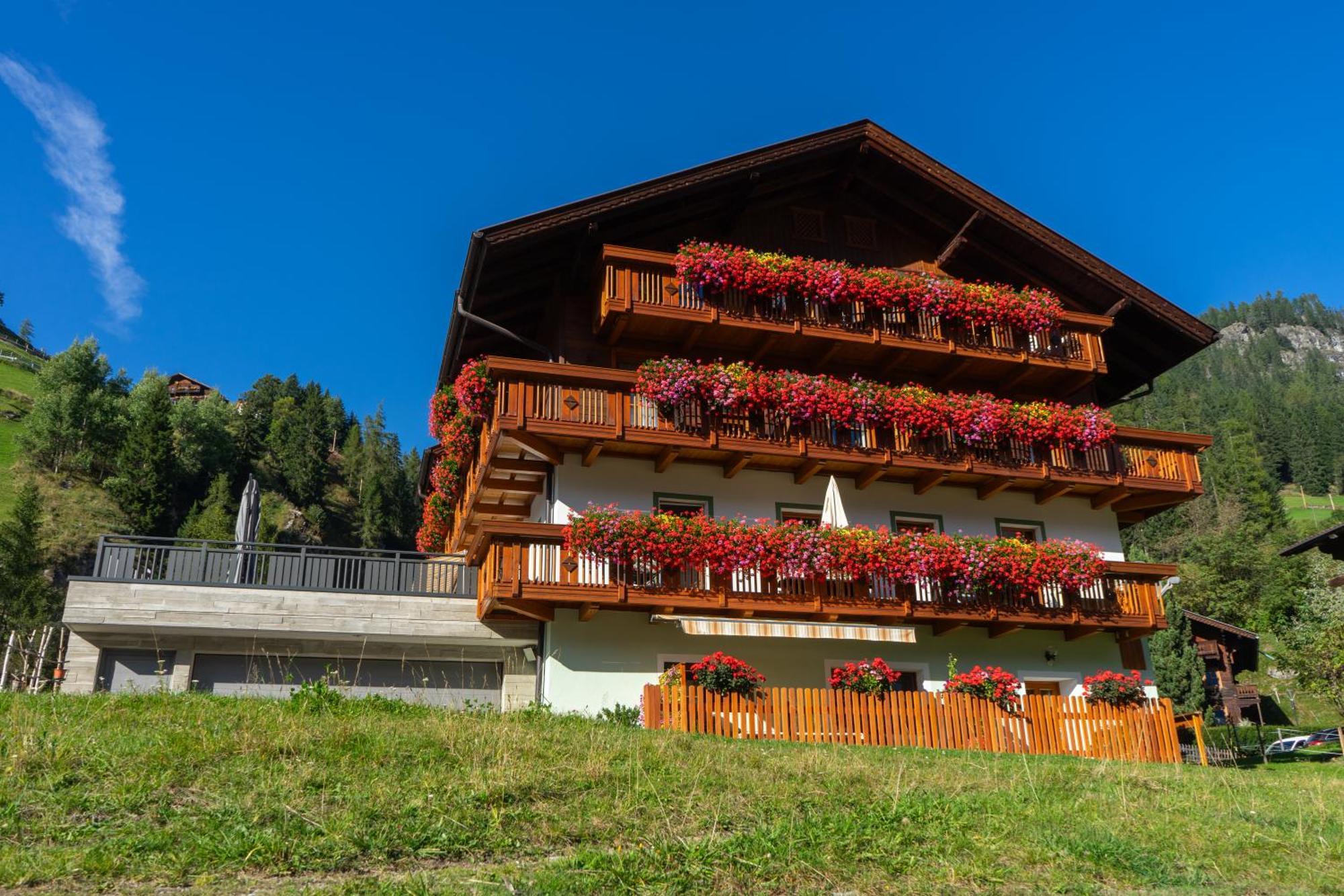 Gaestehaus Berger Sankt Jakob in Defereggen Esterno foto